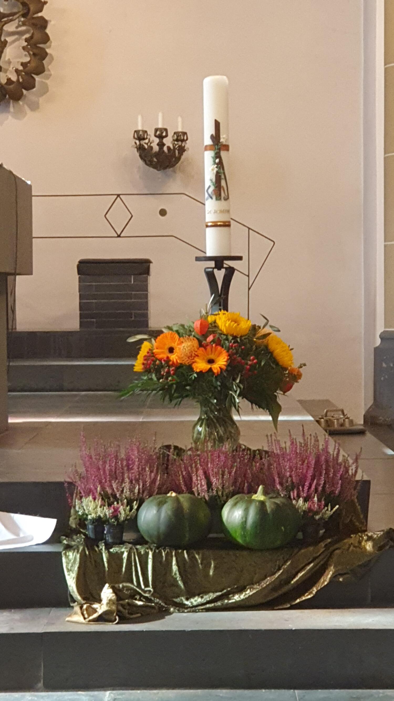 Wir feiern am 29.09.2023 um 15.30 Uhr unseren Erntedank Gottesdienst, in der St. Josef Kirche und laden alle herzlich ein